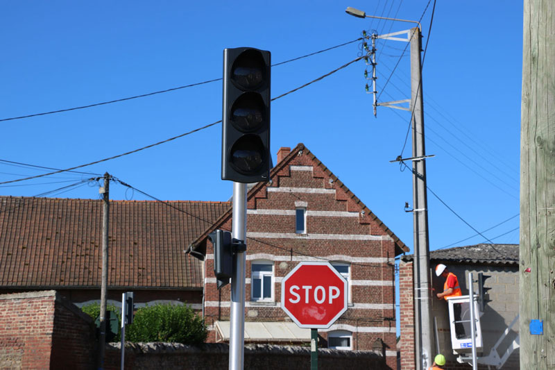 Installation de feux tricolores citoyens aux abords d'une école publique